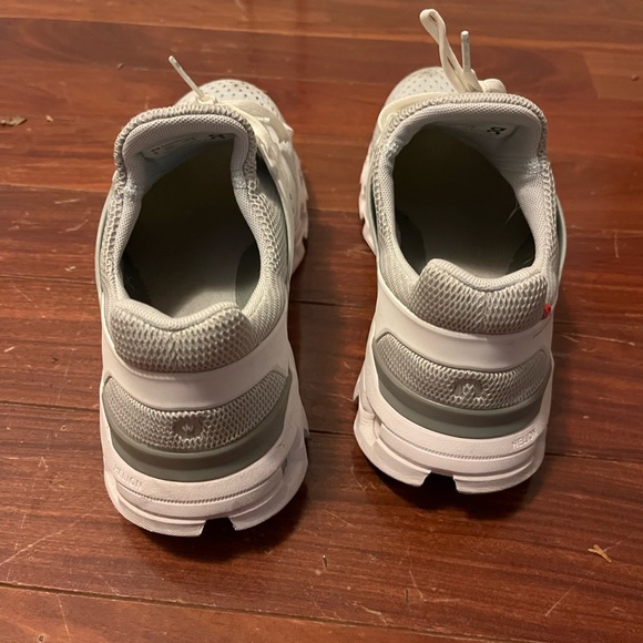 ON RUNNING CLOUDSWIFT WOMENS SIZE 9 - Picture 4 of 7